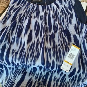 Sleeveless Jones New York tank